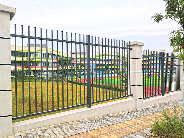 重庆合川西南大学银翔实验小学围墙栅栏项目