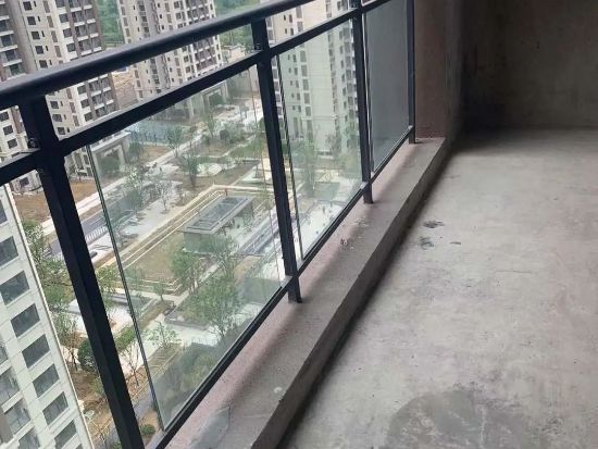 四川隆昌隆城锦翠·锦苑护栏百叶窗空调架项目