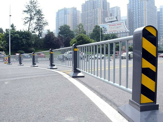 锌钢公路护栏与传统产品有哪些区别