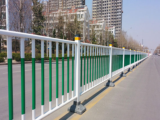 锌钢栏杆表面需要刷油漆吗