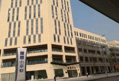 重庆渝北国盛-IEC中心玻璃阳台护栏项目案例